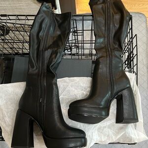 Brand new never worn Modatope high boots